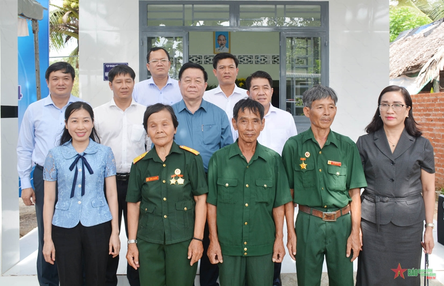 Trưởng ban Tuyên giáo Trung ương Nguyễn Trọng Nghĩa dự trao 3 căn nhà tình nghĩa tại tỉnh Tây Ninh